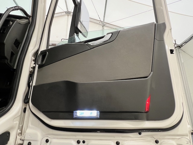 Volvo FH 500 6×2 Midlift Tractor Unit