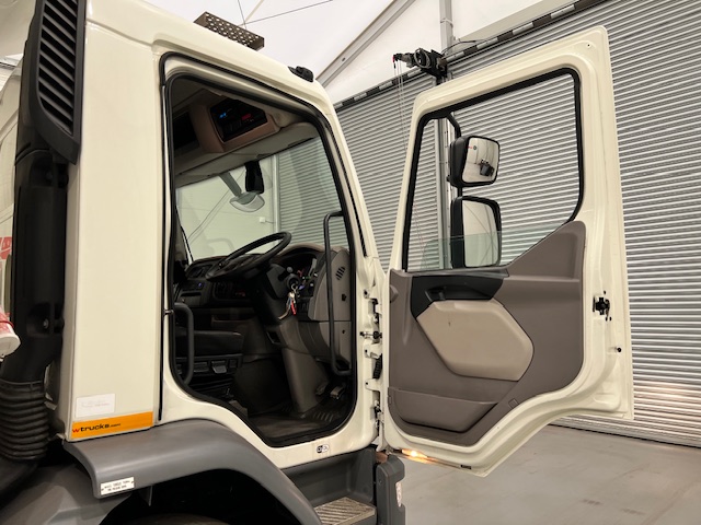 DAF LF 230 4×2 Day Cab Fridge Box