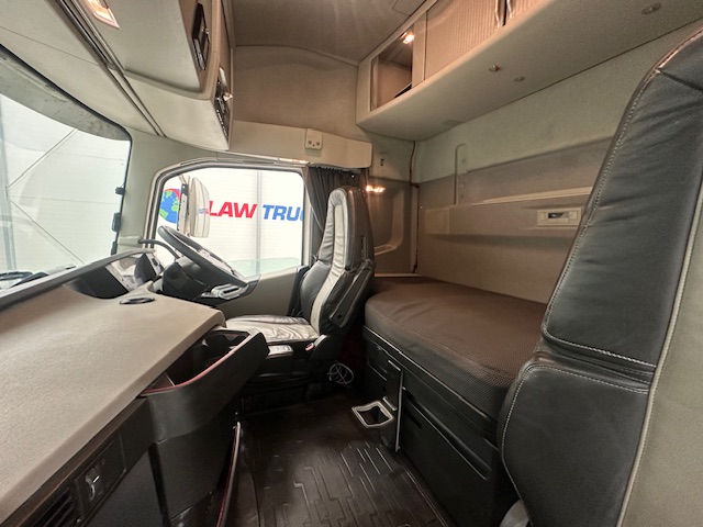 Volvo FH 500 6×2 Midlift Tractor Unit