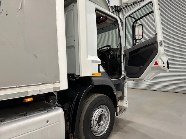DAF CF 330 Rear Lift Day Cab Fridge Box