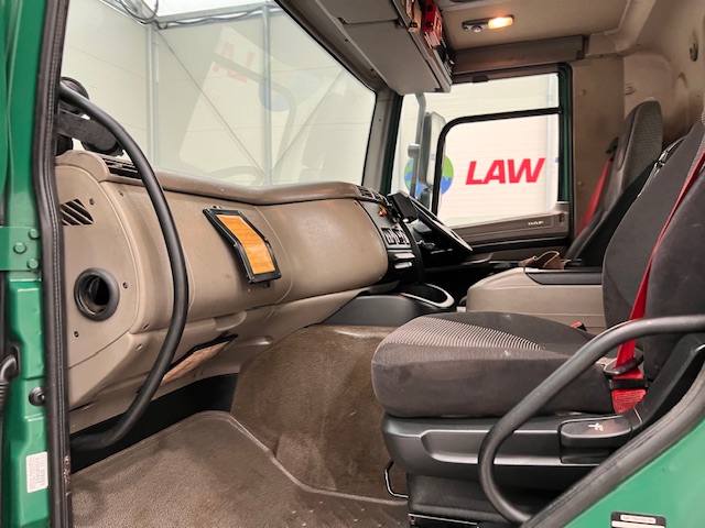 DAF CF75 310 6×2 Day Cab Dropside Crane