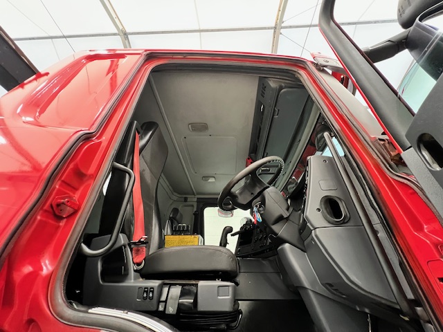 Scania P380 8×4 Day Cab Hookloader Manual