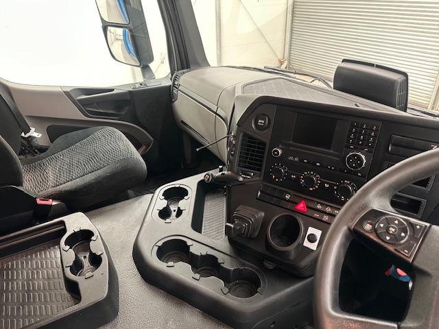 Mercedes Actros 1824 4×2 Day Cab Box Van