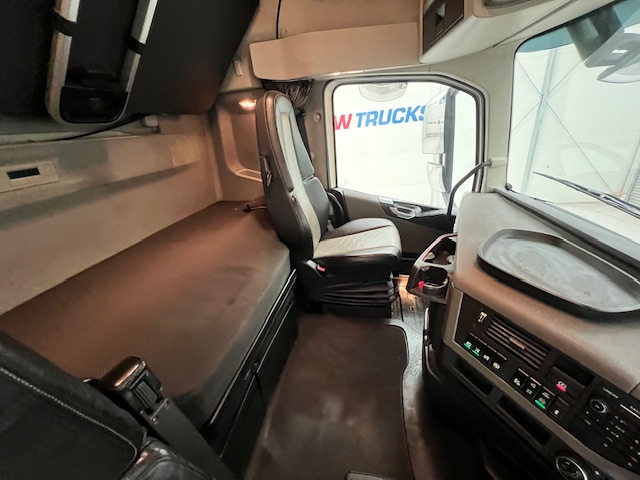 Volvo FH 500 6×2 Midlift Tractor Unit