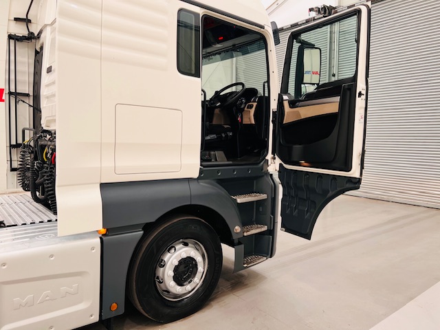 MAN TGX 26.460 6×2 Tractor Unit
