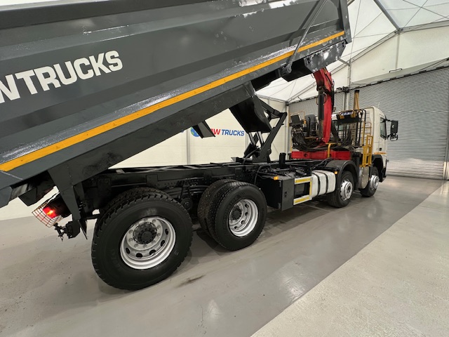 Volvo FM 370 8×4 Steel Tipper Grab