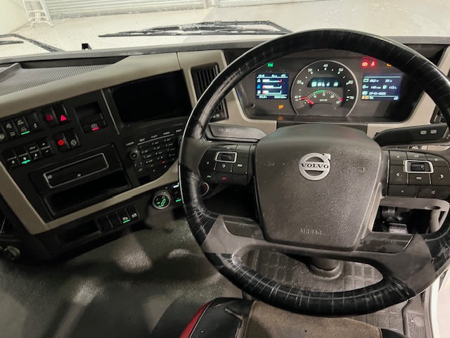 Volvo FM 450 6×2 Midlift Tractor Unit