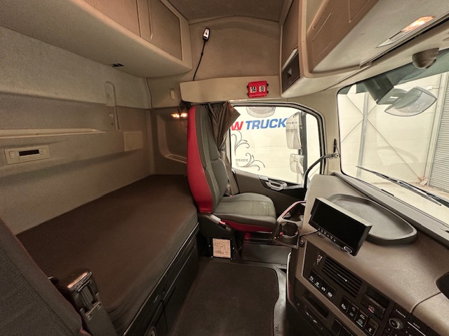 Volvo FH 500 6×2 Midlift Tractor Unit