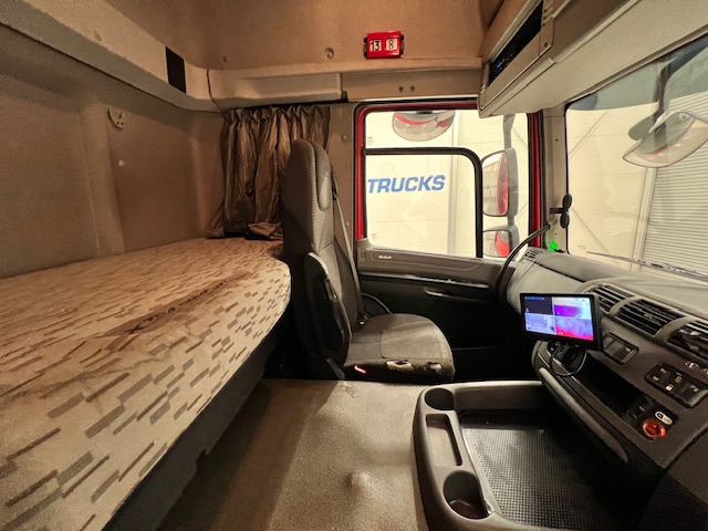 DAF CF 290 6×2 Rear Lift Sleeper Cab Curtainsider