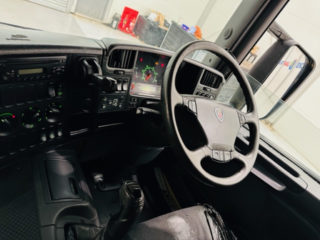 Scania P310 6×2 Sleeper Cab Curtainsider Manual