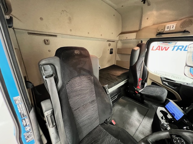 Mercedes Actros 2530 Rear Lift Sleeper Cab Curtainsider