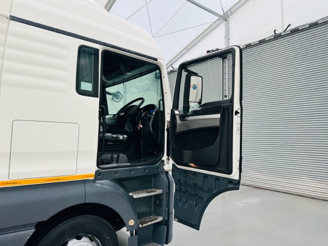 MAN TGX 26.440 6×2 Midlift Tractor Unit