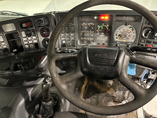 Scania P94 230 4×2 Day Cab Skip Loader