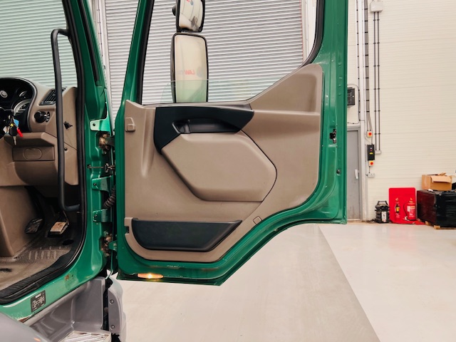 DAF LF55 220 Day Cab Dropside Brick Grab