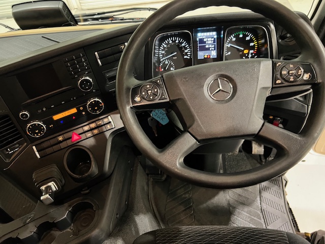 Mercedes Actros 1824 4×2 Sleeper Cab Box Van