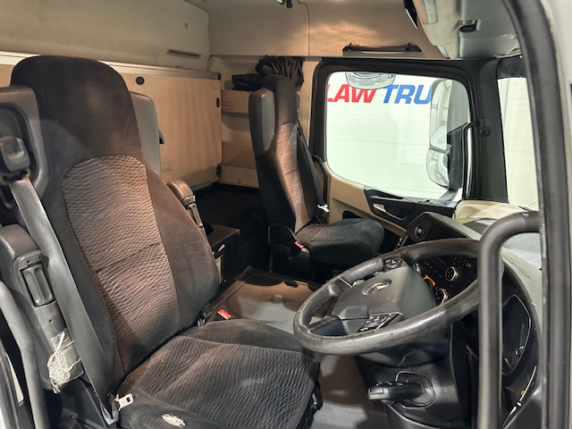 Mercedes Actros 2530 6×2 Sleeper Cab Curtainsider