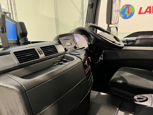 MAN TGM 18.250 4×2 Sleeper Cab Curtainsider