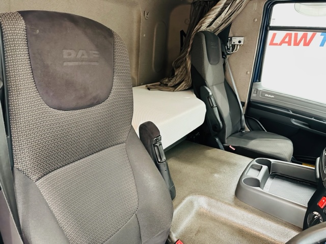 DAF CF 250 4×2 Sleeper Cab Curtainsider