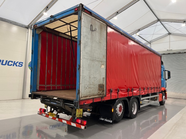 Mercedes Actros 2530 6×2 Sleeper Cab Curtainsider