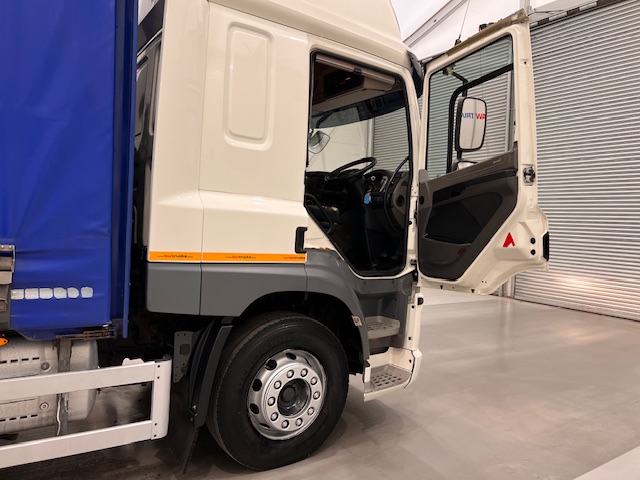 DAF CF 250 Sleeper Cab Curtainsider
