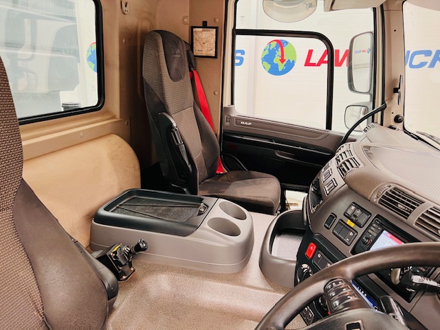 DAF CF 400 8×4 Day Cab Tipper