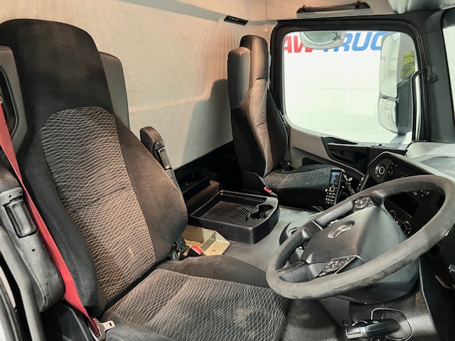 Mercedes Antos 1827 Day Cab Fridge Box