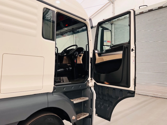 MAN TGX 26.460 6×2 Tractor Unit