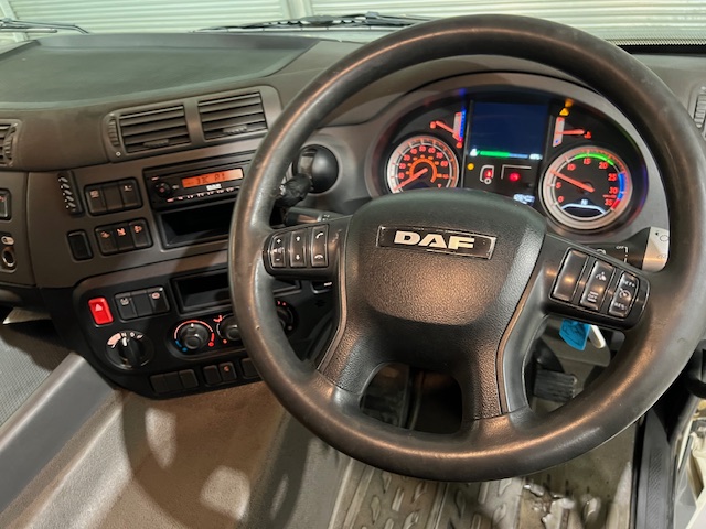 DAF CF 250 4×2 Sleeper Cab Curtainsider