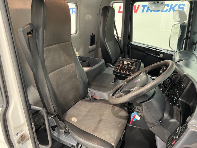 Scania P360 8×4 Day Cab Hookloader Manual