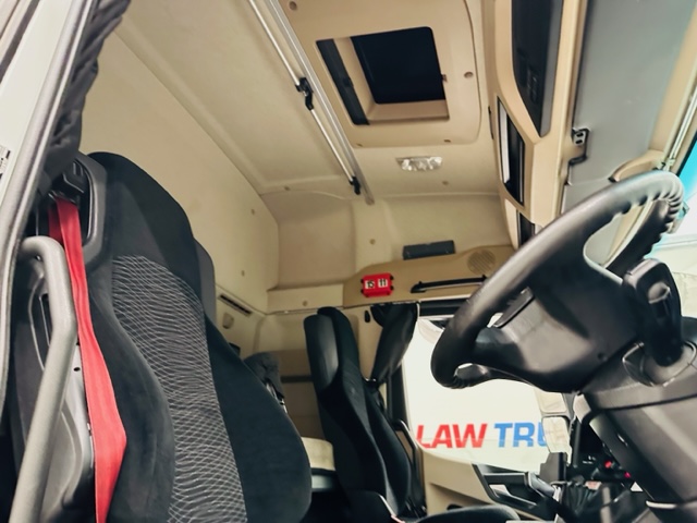 Mercedes Actros 2543 6×2 Midlift Tractor Unit