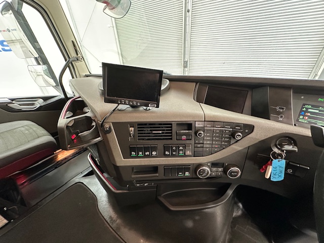 Volvo FH 500 6×2 Midlift Tractor Unit