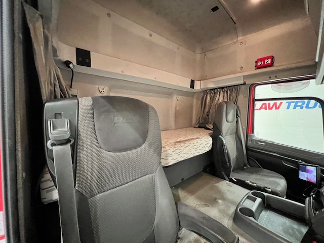 DAF CF 290 6×2 Rear Lift Sleeper Cab Curtainsider