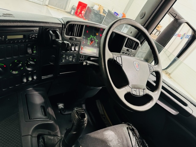 Scania P310 6×2 Sleeper Cab Curtainsider Manual