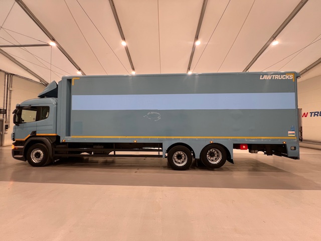 Scania P320 6×2 10 Tyre Rear Lift Insulated Box Van