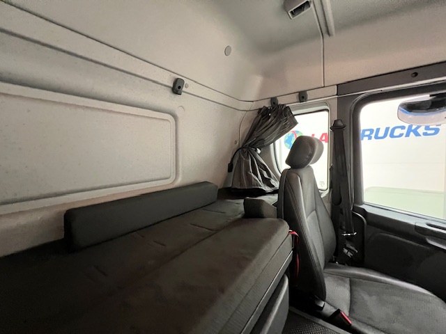 Scania P250 4×2 Sleeper Cab Fridge Box
