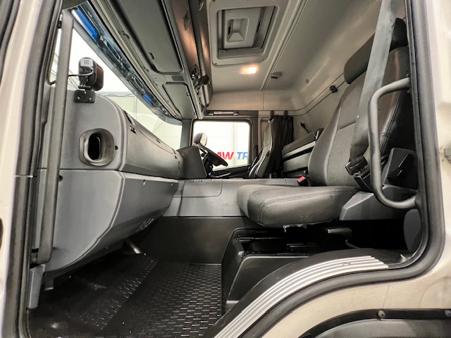 Scania P250 4×2 Sleeper Cab Fridge Box