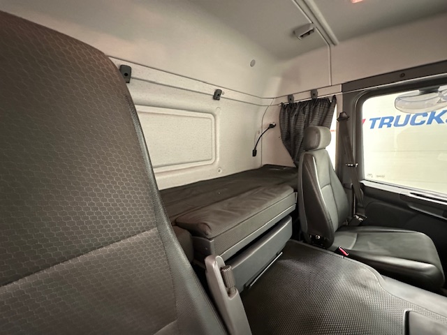 Scania P250 4×2 Sleeper Cab Fridge Box