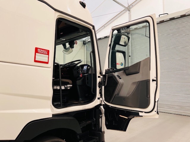 Renault T460 6×2 Midlift Tractor Unit