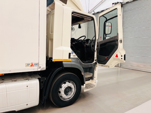 DAF CF 290 6×2 Rear Steer Fridge Box