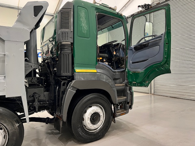 Hino 3241 700 8×4 Sleeper Cab Steel Tipper