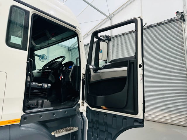 MAN TGX 26.440 6×2 Midlift Tractor Unit