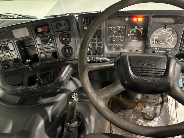 Scania P94 230 4×2 Day Cab Skip Loader