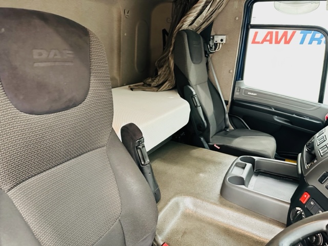 DAF CF 250 4×2 Sleeper Cab Curtainsider