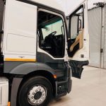 Mercedes Actros 1830 Sleeper Cab Curtainsider - thumbnail