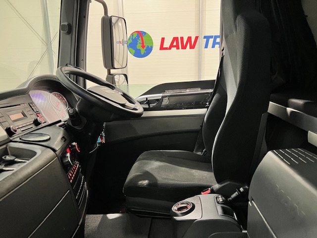 MAN TGM 18.250 4×2 Sleeper Cab Curtainsider