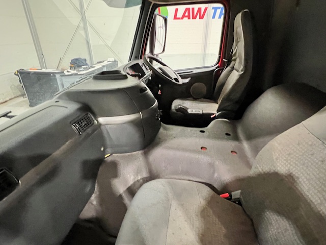 Volvo FM12 340 8×4 Day Cab Chassis Cab