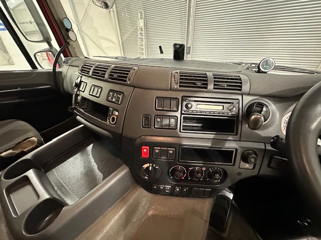 DAF CF 290 6×2 Rear Lift Sleeper Cab Curtainsider