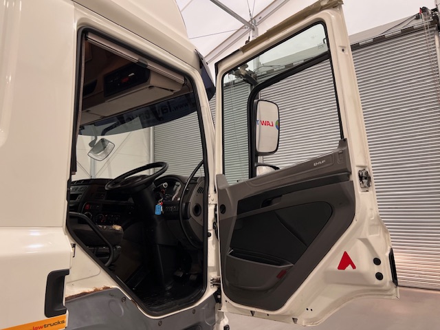 DAF CF 250 Sleeper Cab Curtainsider