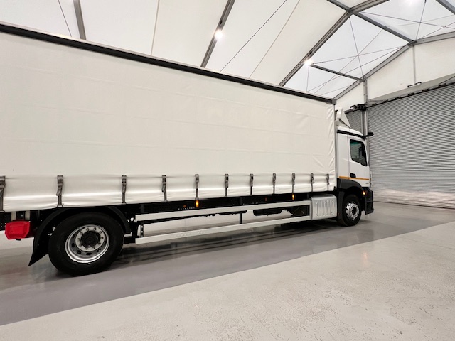 Mercedes Actros 1824 Day Cab Curtainsider