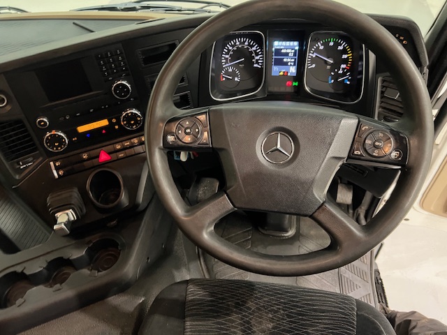 Mercedes Actros 1824 4×2 Sleeper Cab Box Van
